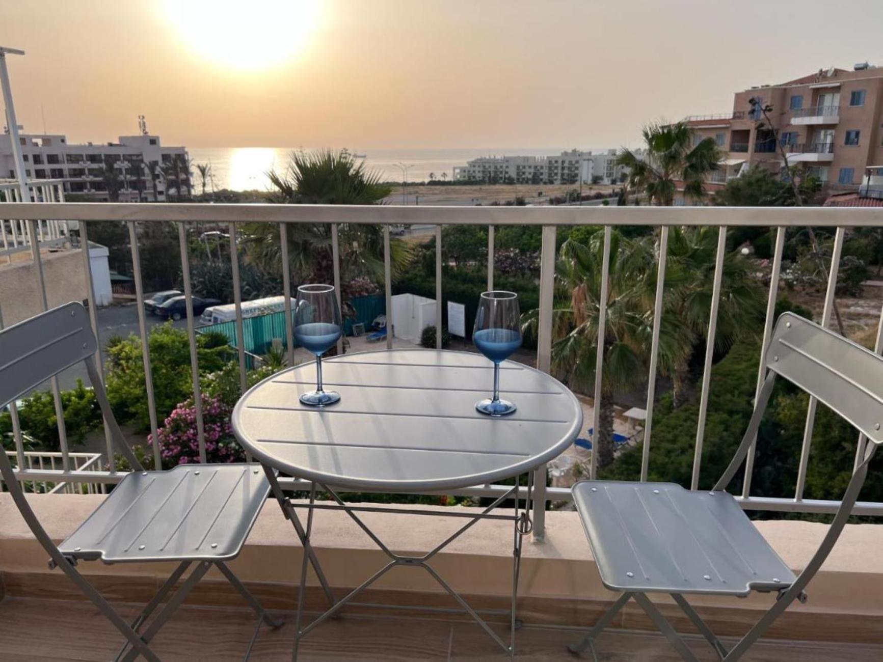 H&O Diamond Complex Sea View Apartment Paphos Extérieur photo
